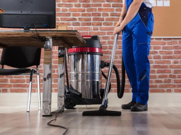 Home 2 What is The Role of Professional Janitorial Services in Preventing Office Illness?